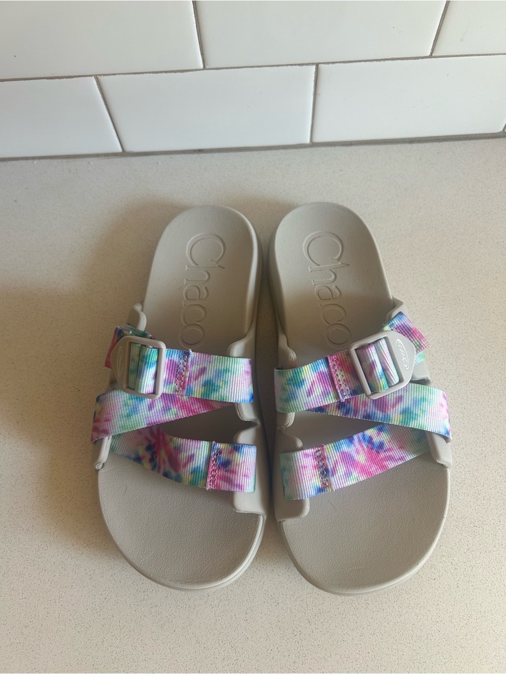 Chaco women’s Neutral Sand Tie-Dye Adjustable Slide Sandals